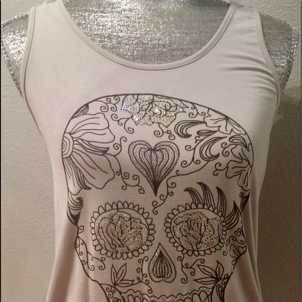 Cute Skull top with rhinestones